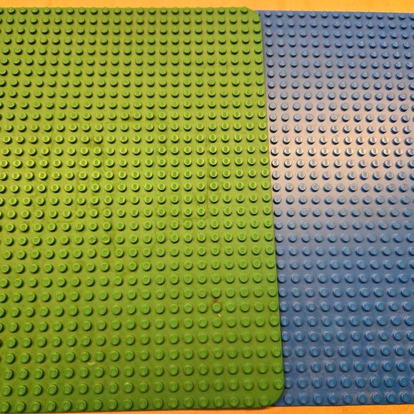 8 pounds Lego lots of vintage 1970's to some modern in locking Case - Picture 10 of 11